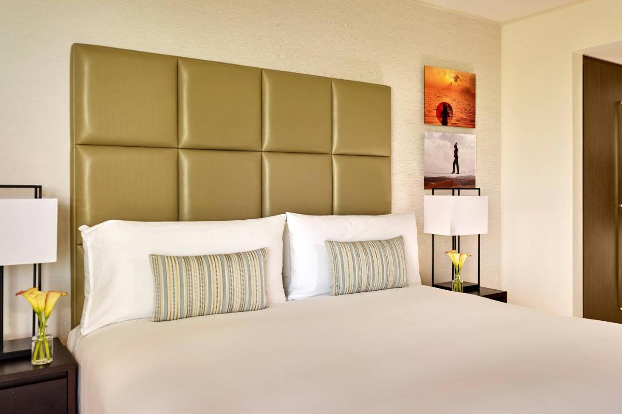 The Ritz-Carlton, Herzelia Buitenkant foto
